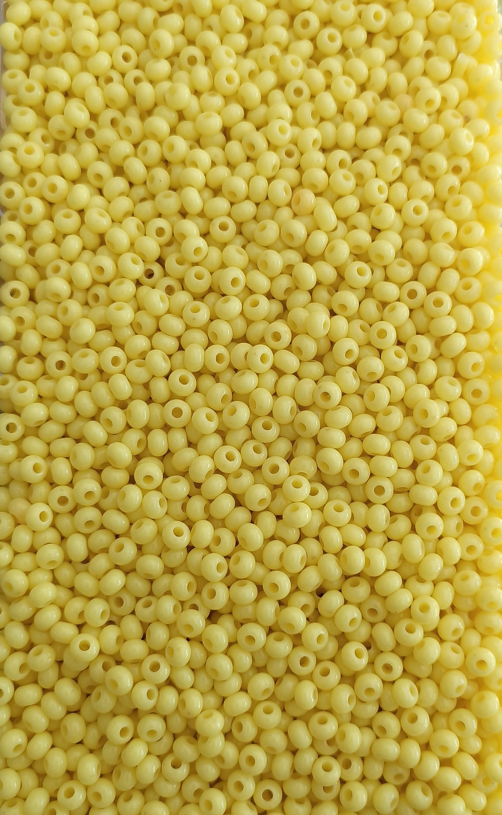 Yassı Plastik Boncuk 4mm.