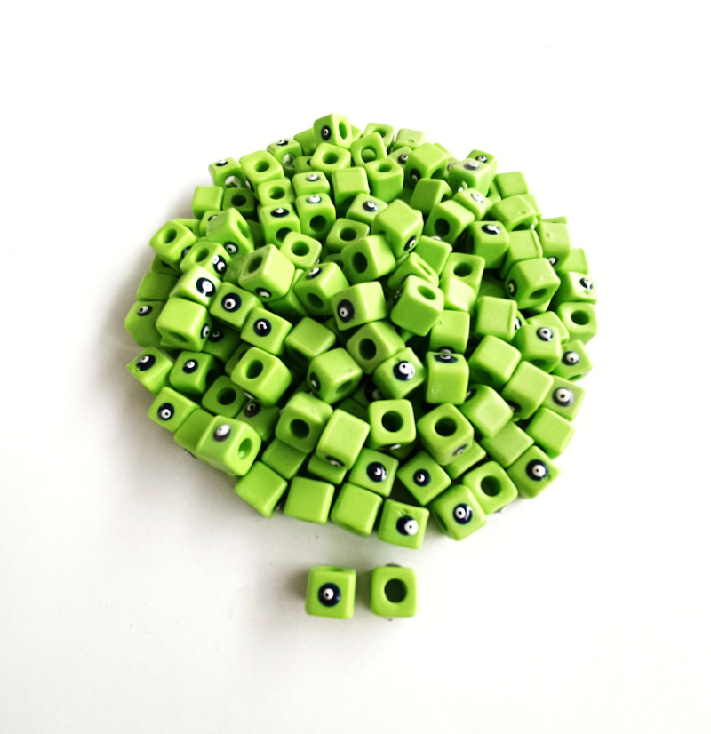 Fıstık Yeşil Mini Plastik Nazar Boncuğu